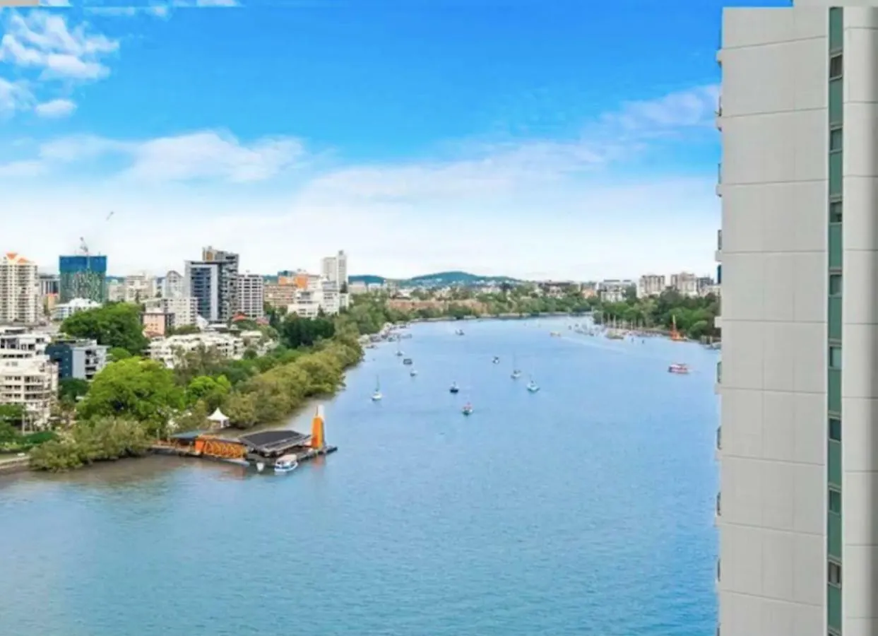 Amazing River View - 3 Bedroom Apartment - Brisbane Cbd - Netflix - Fast Wifi - Carpark Australia